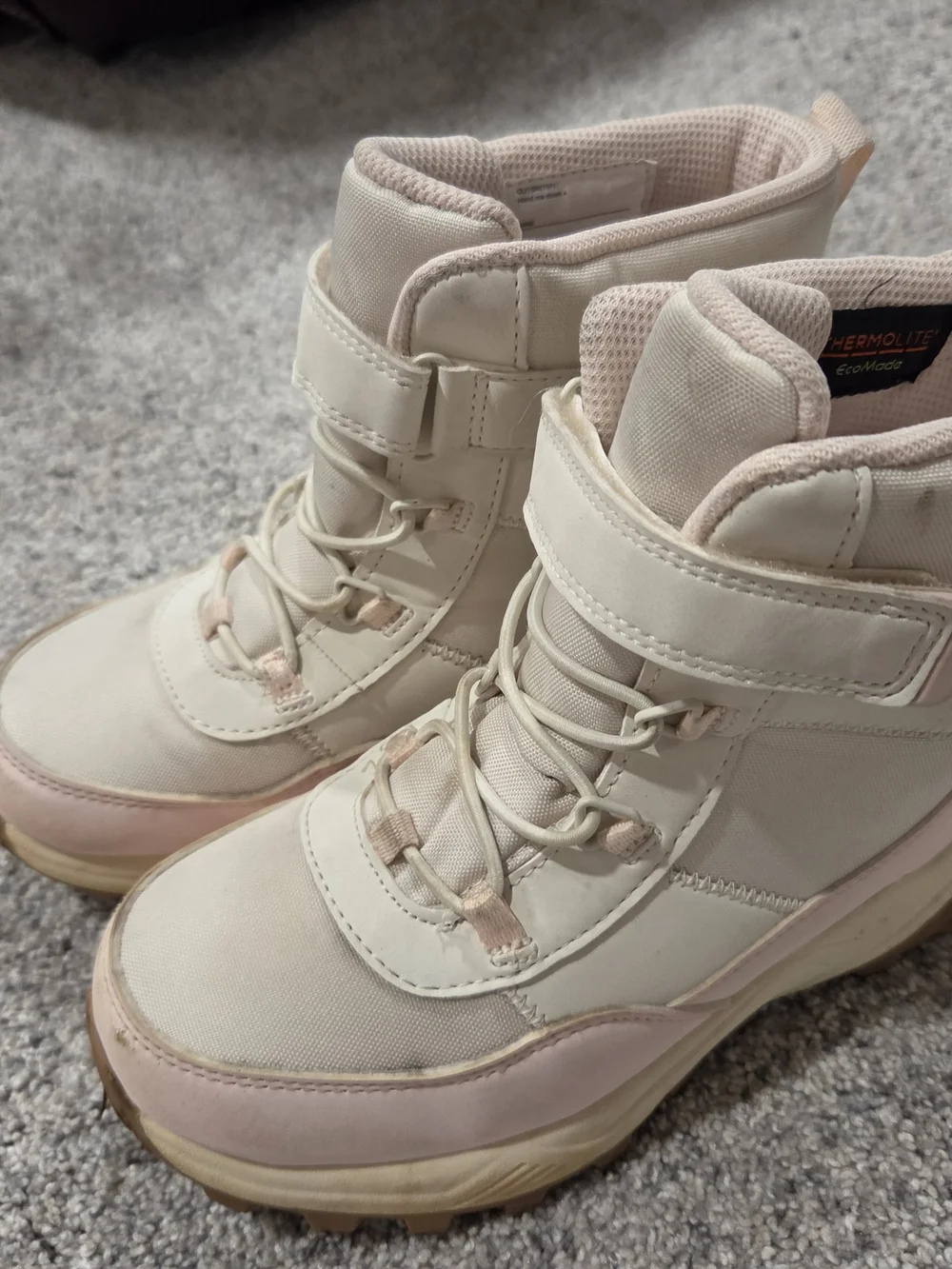 Girls Cat And Jack Size 1 - Light Pink and Cream Snowboots!